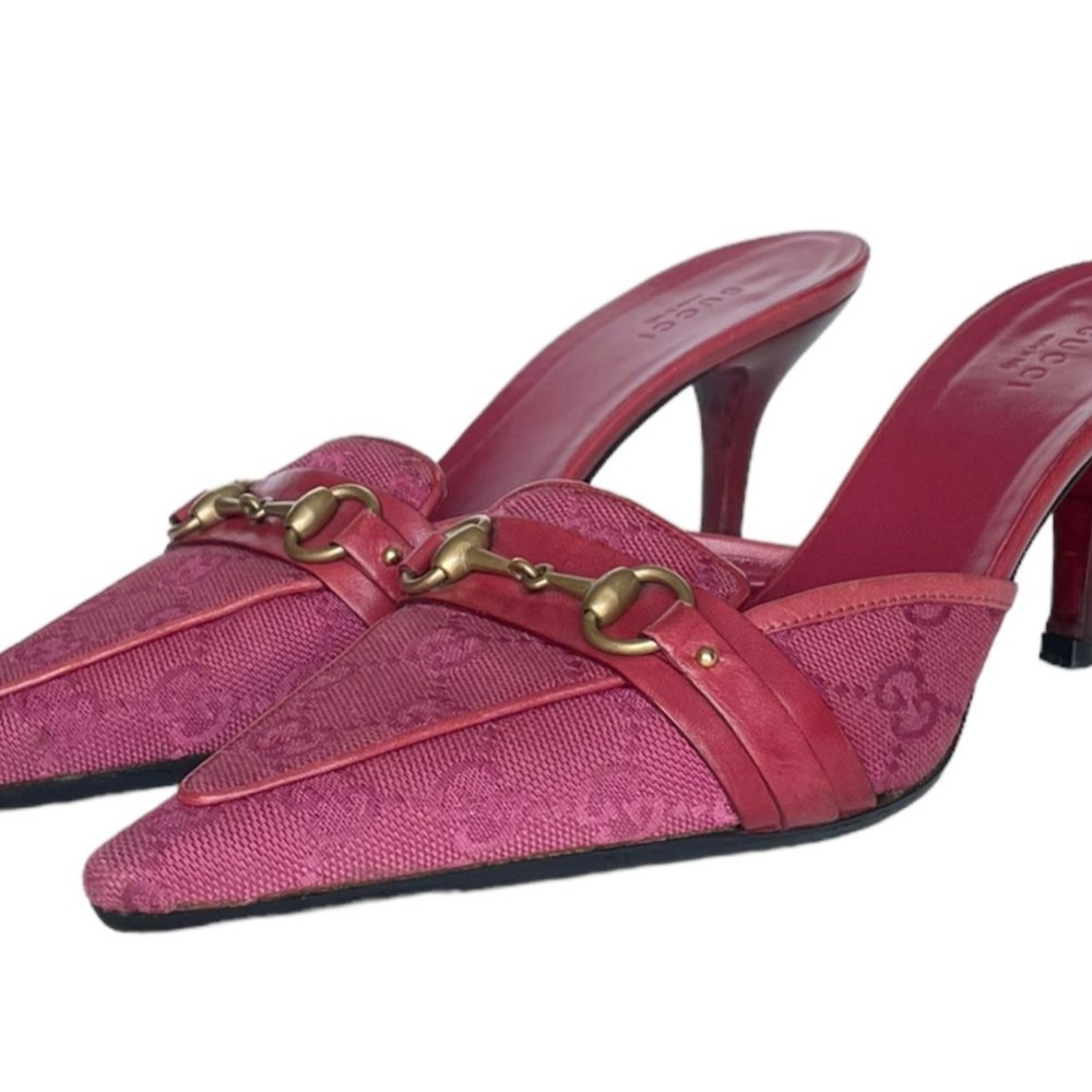 Size: 10B. Heel: 2.75” in great condition Pointed toes.
